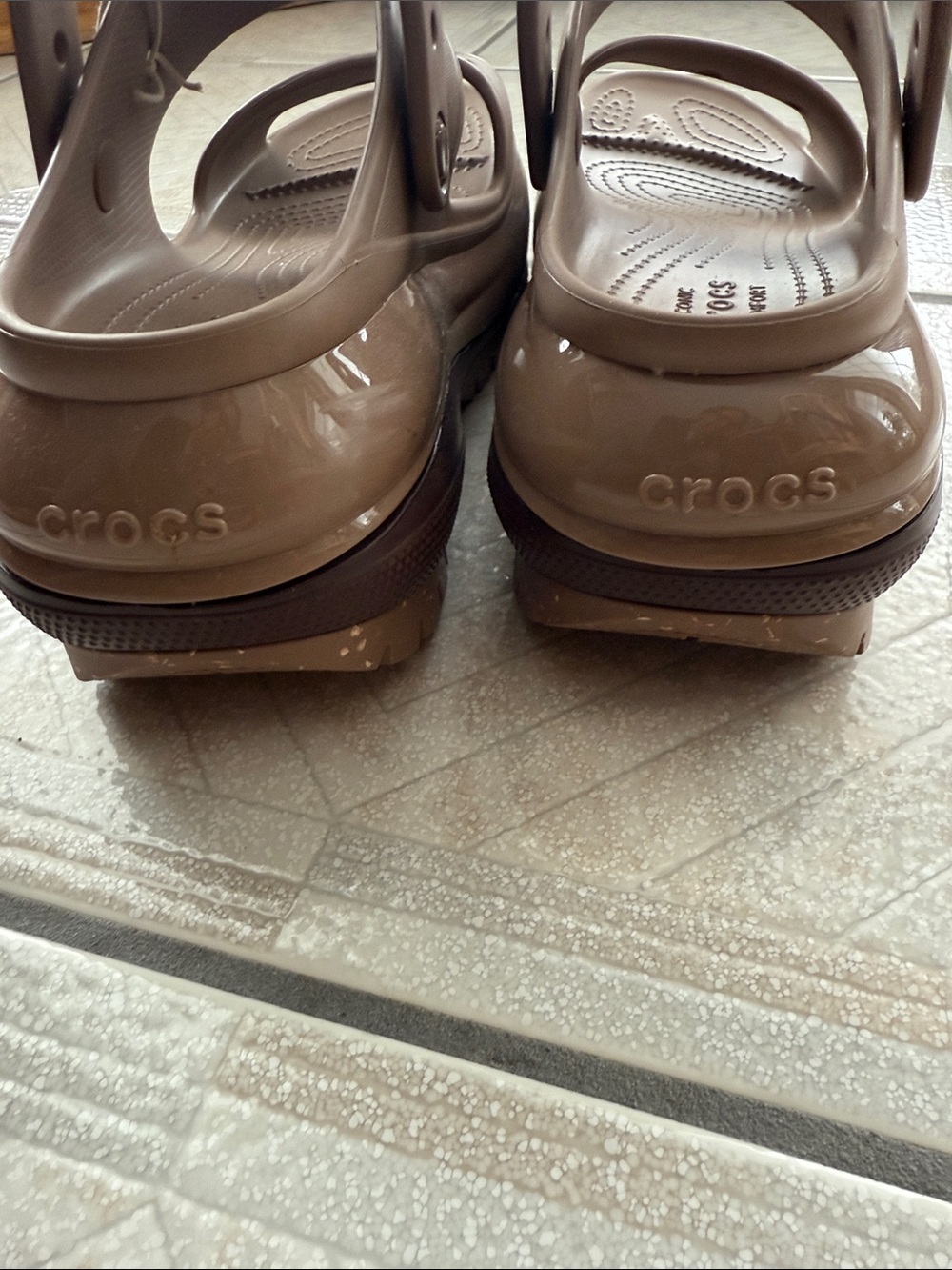 CROCS Woman’s beige size 10 W Sandel - Picture 4 of 12